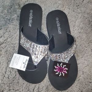 Olivia Miller size 8 bling flip flops